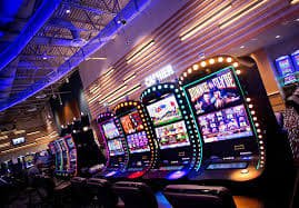 Layar permainan kasino online mediaslot88 dengan dealer live casino profesional